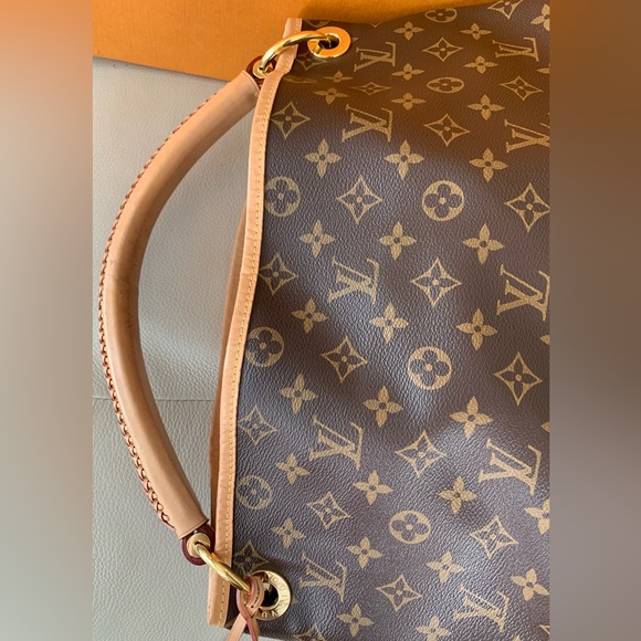 Louis Vuitton Artsy GM Bag - Picture 7 of 13